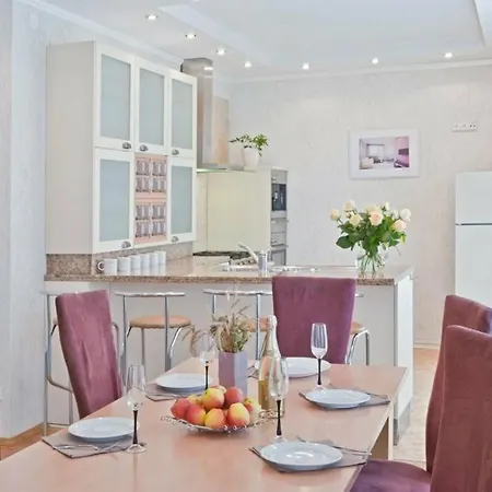 Apartment Трехкомнатные Апартаменты В Минске